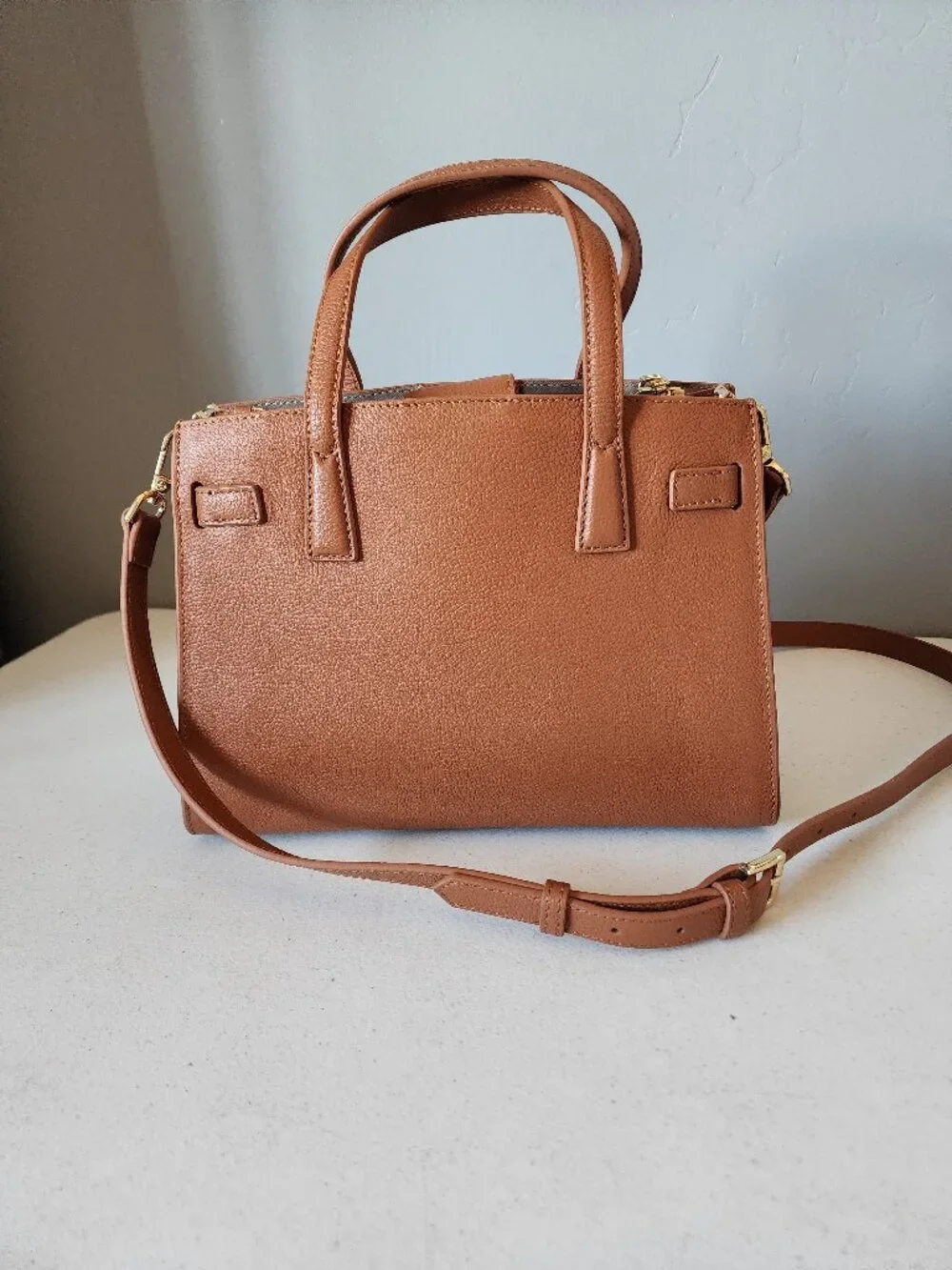 Quince gold adjustable compartment